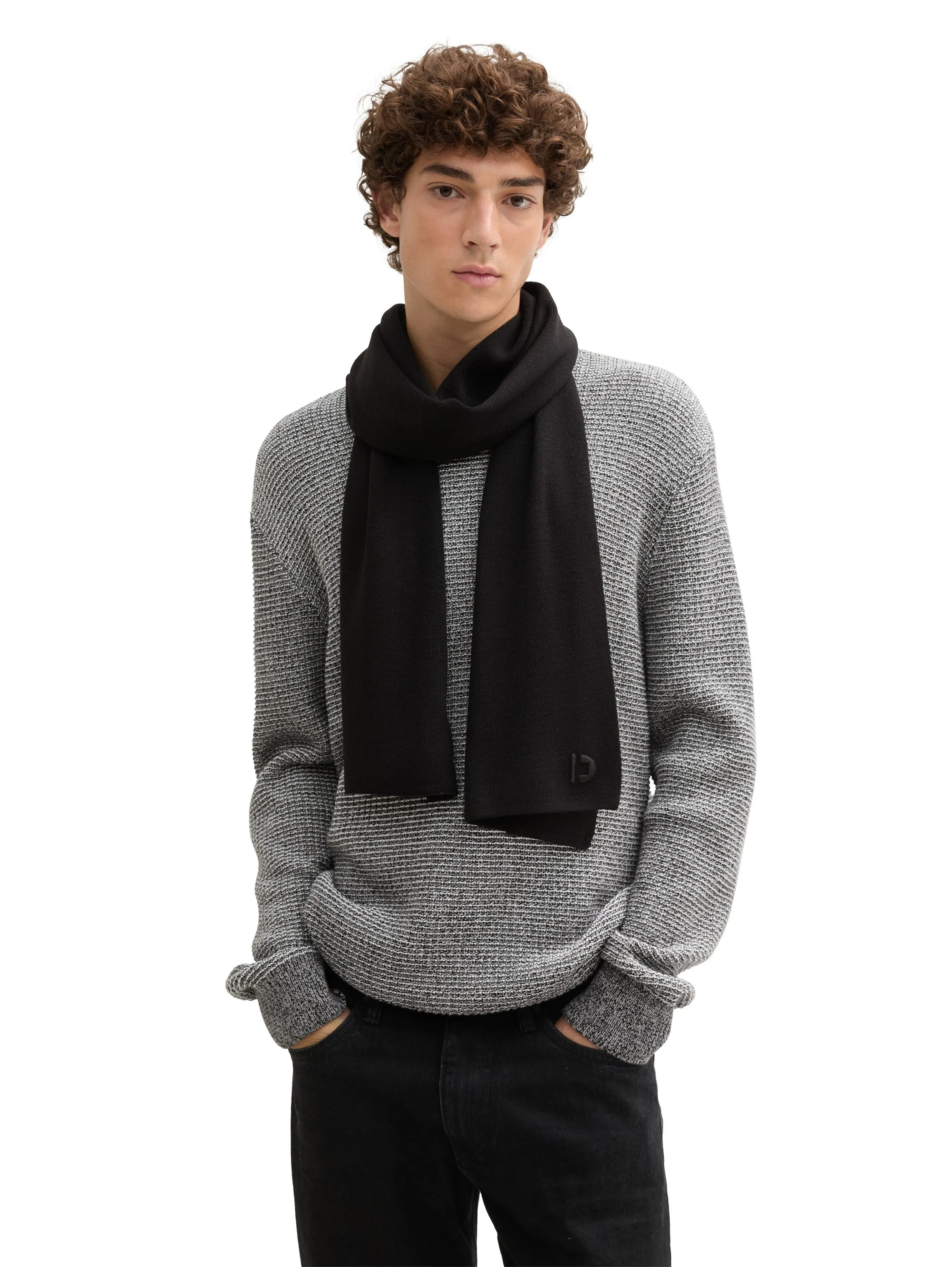 BASIC KNITTED SCARF
