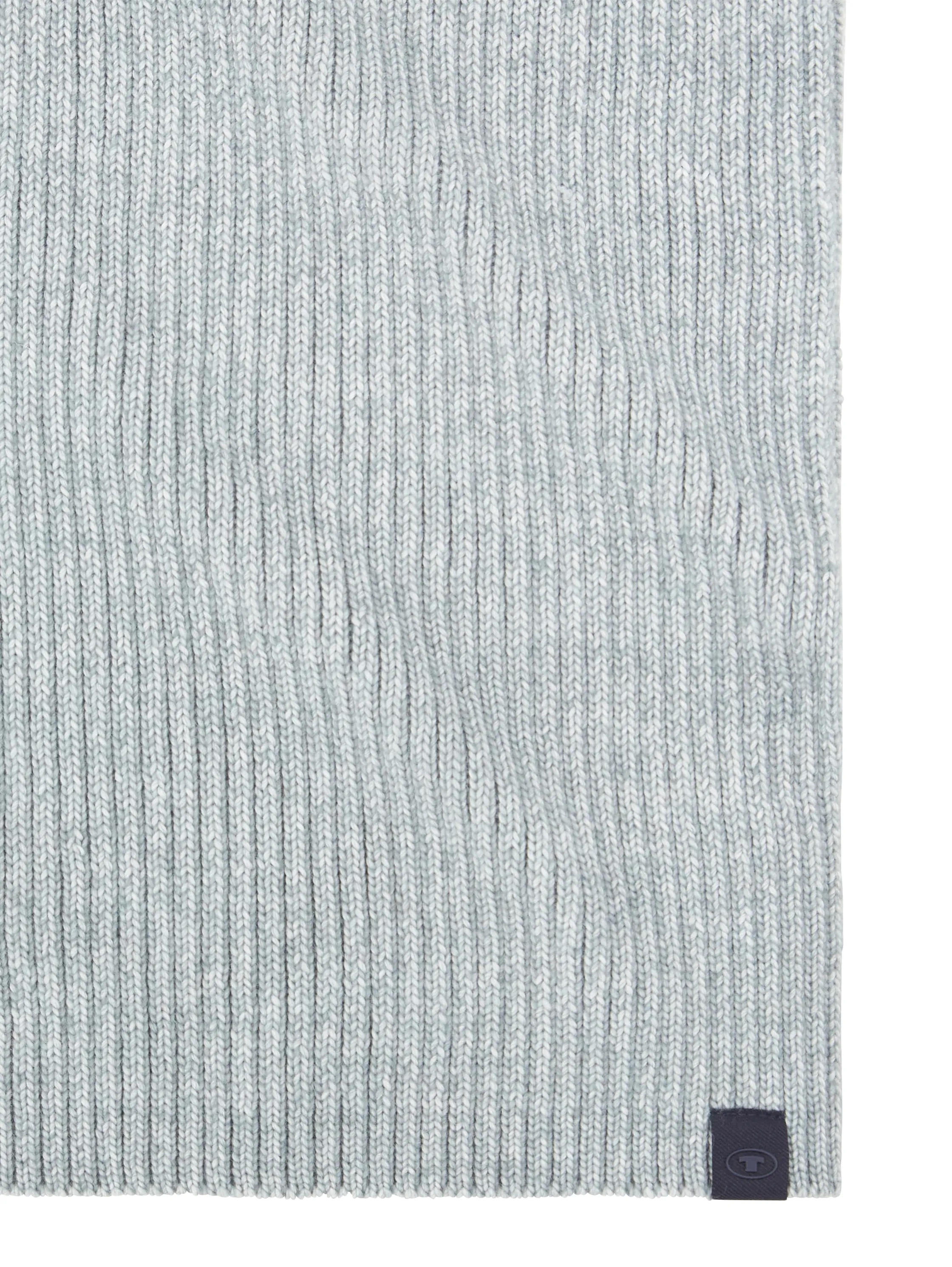 COSY KNITTED SCARF