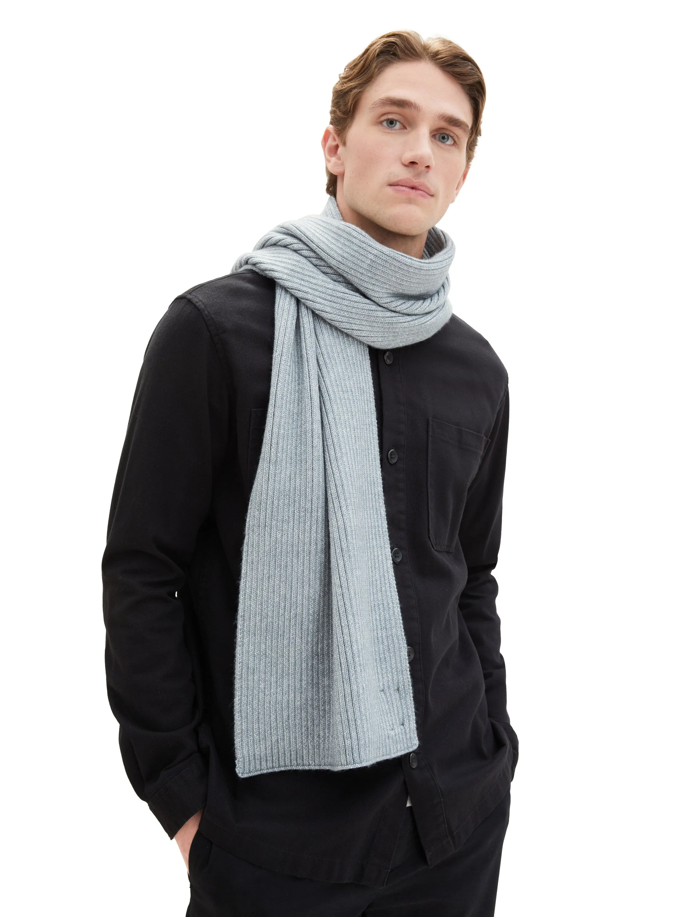 COSY KNITTED SCARF