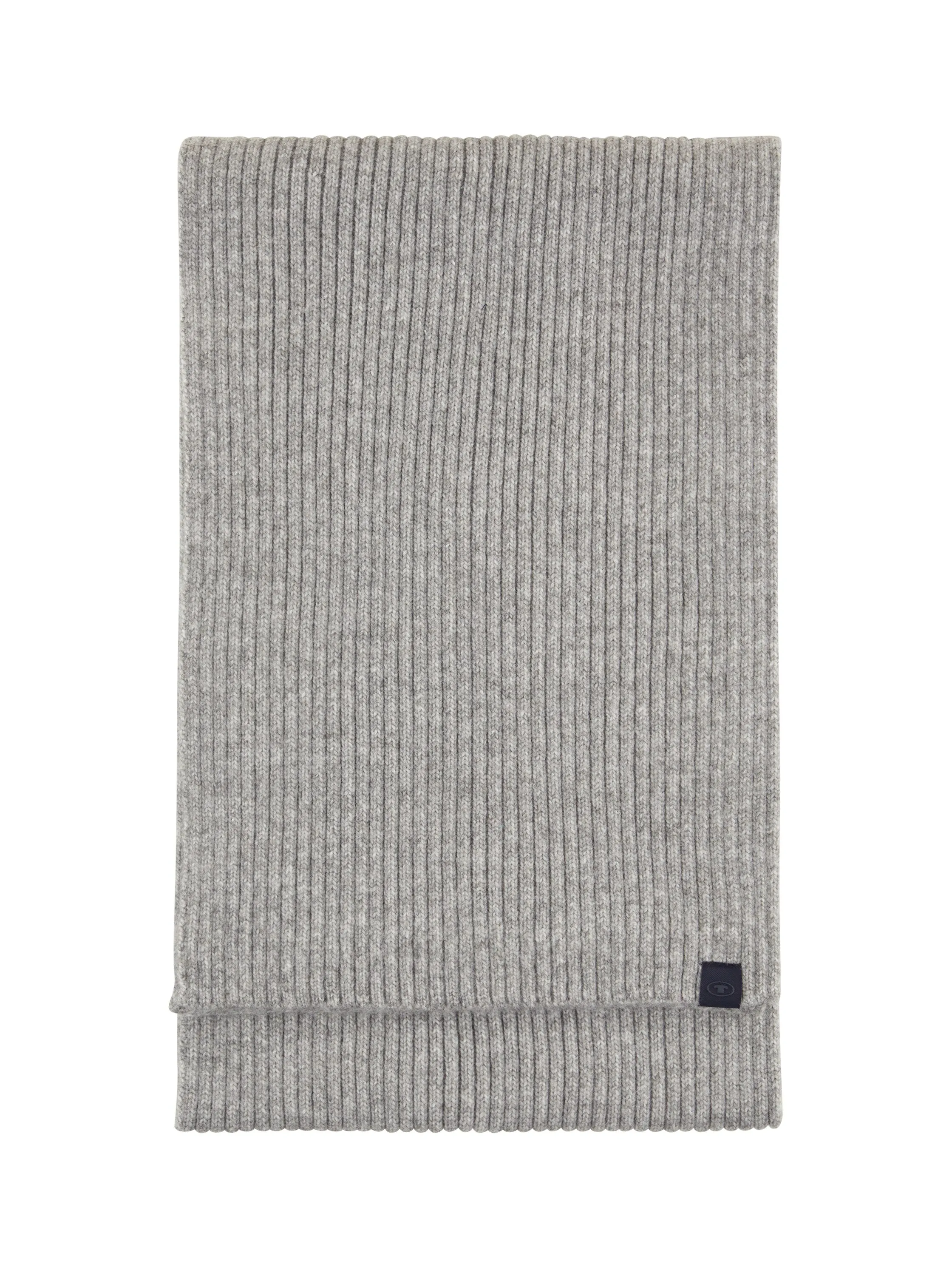 COSY KNITTED SCARF