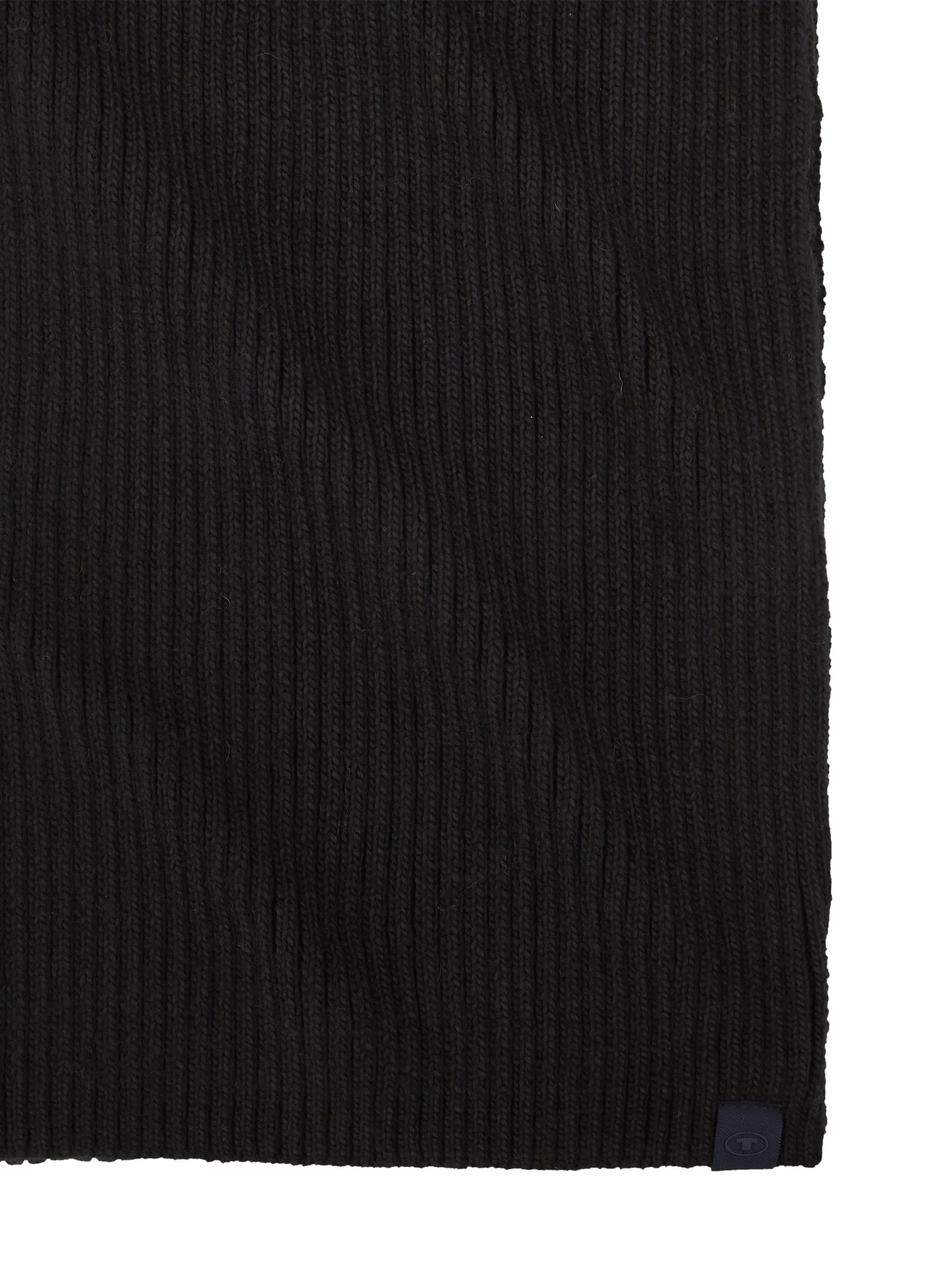 COSY KNITTED SCARF