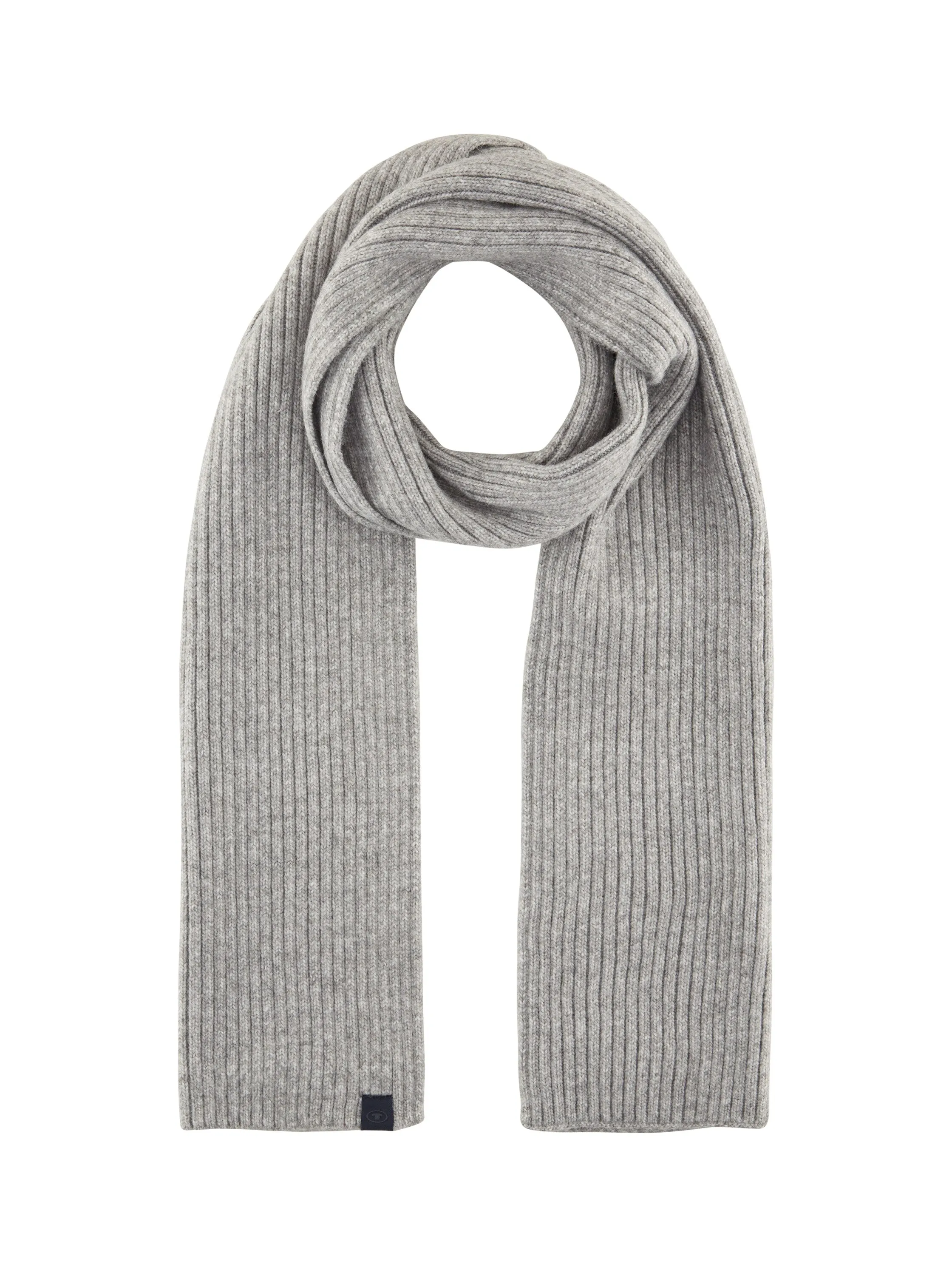 COSY KNITTED SCARF