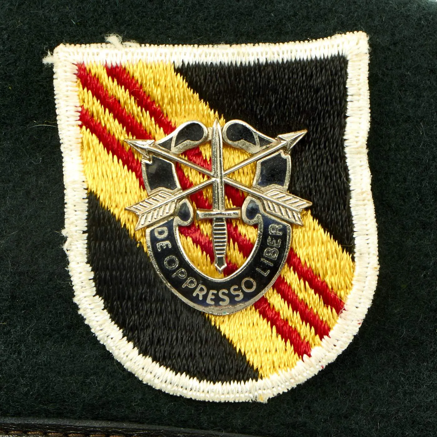 Original U.S. Vietnam War 5th Special Forces Group Airborne Green Beret